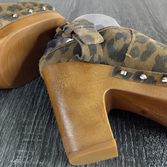 Leopard Print Platform Clogs - Picture 9 of 13